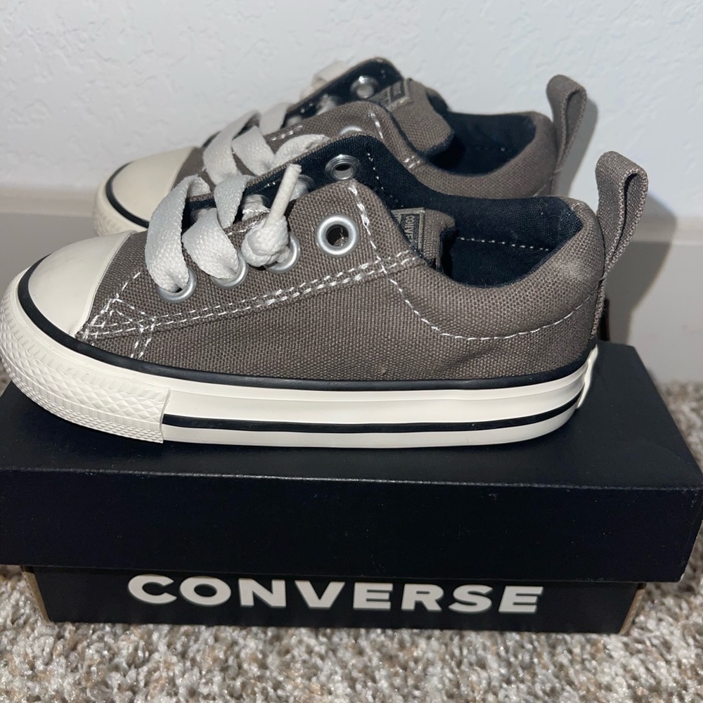 Toddler converse slip on size 6